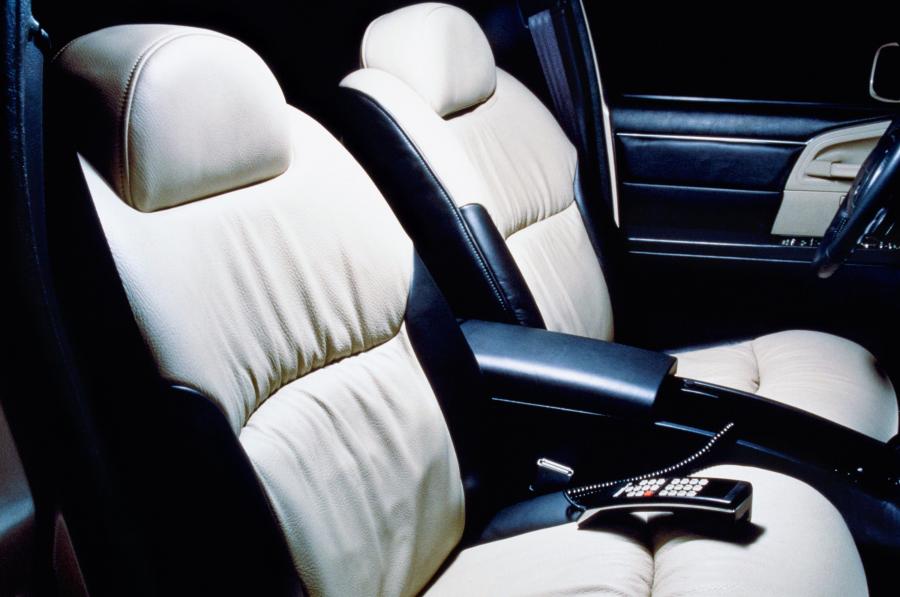 Интерьер ASC Buick Park Avenue 1993 года  (фото 2 из 2)